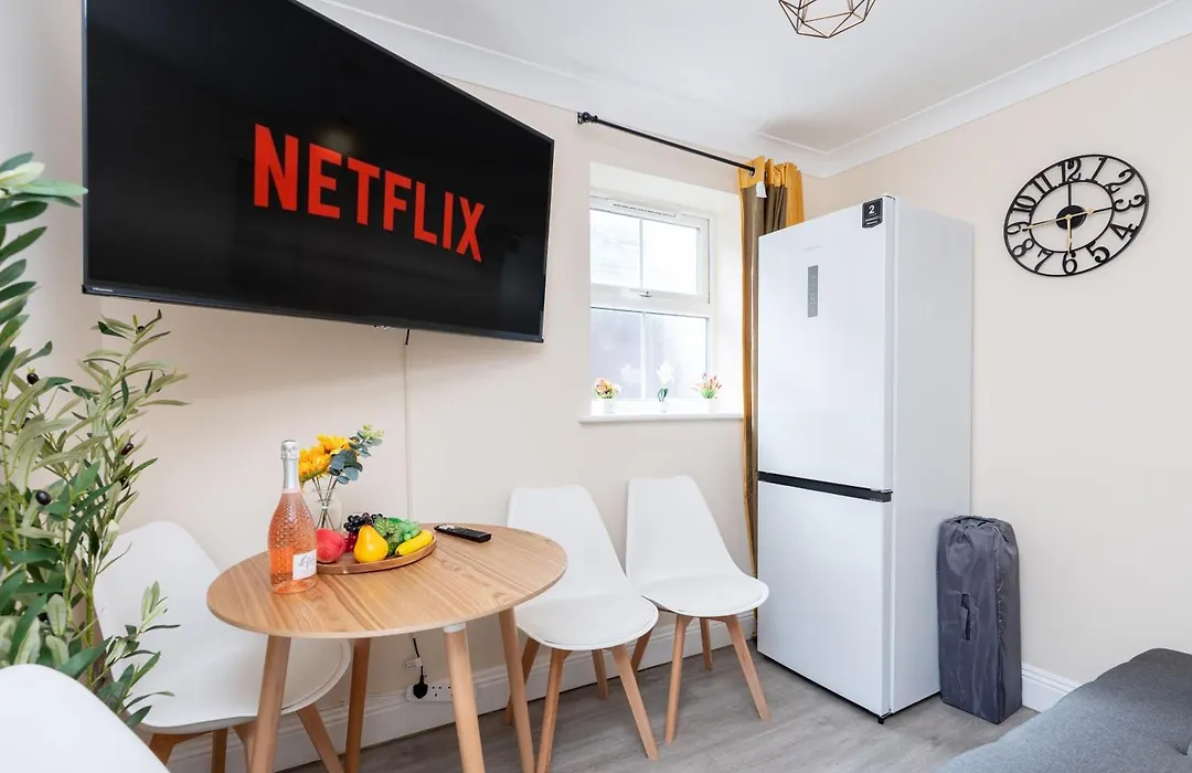 Open Mind Property -2 Bedrooms With Free Parking-1